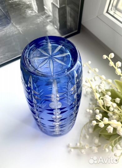 Ваза для цветов Красный май