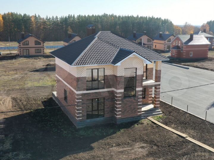 Коттедж 194 м² на участке 9 сот.