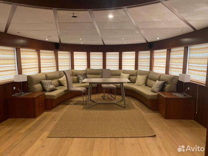 Теплоход прогулочный