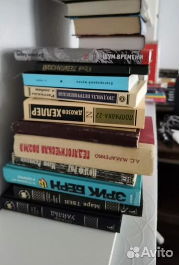 Коллекция книг, домашняя библиотека