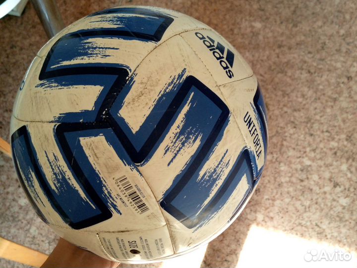 Футбольный мяч adidas Euro