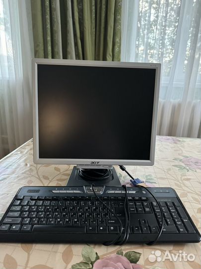 Монитор и клавиатура