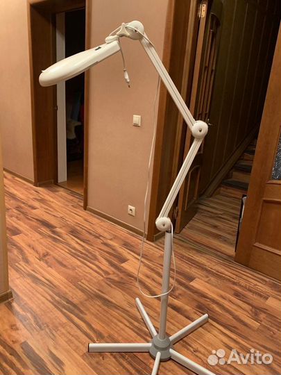 Лампа лупа напольная
