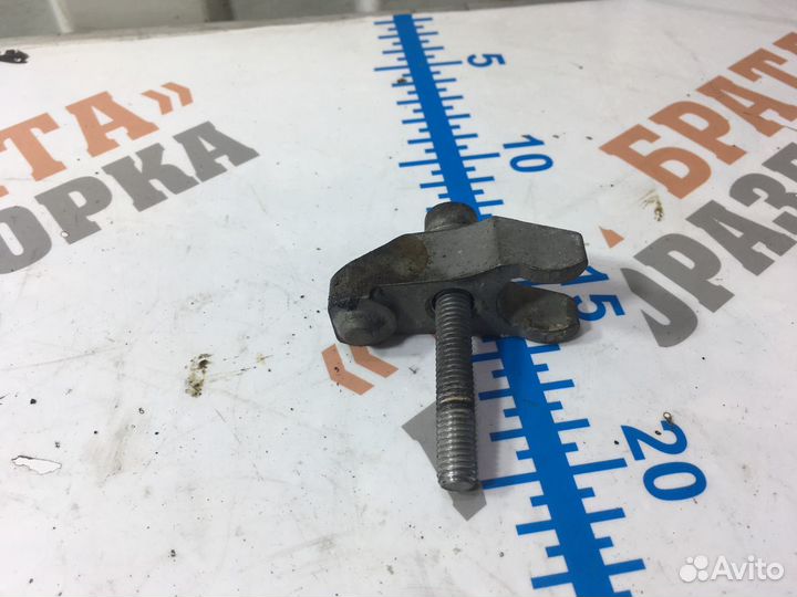 Фольксваген Крафтер кронштейн форсунки