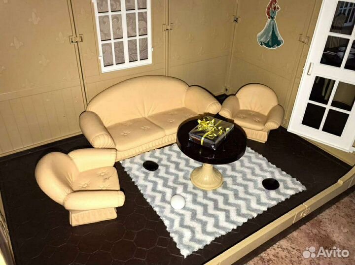 Кукольный домик с мебелью