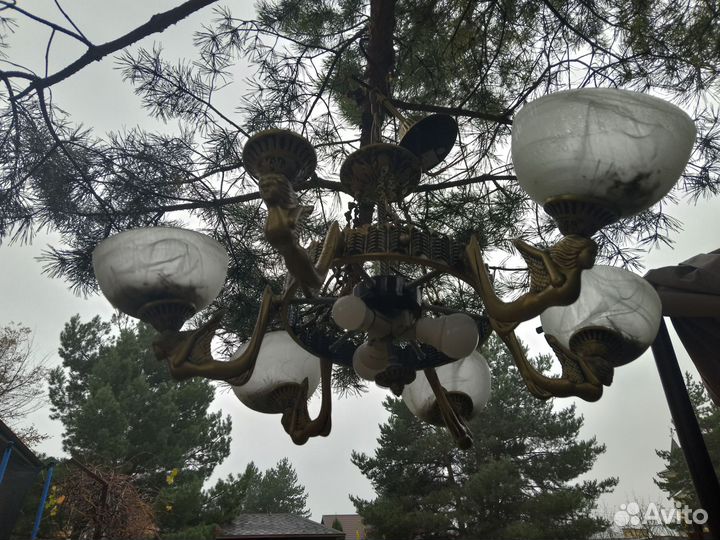 Продам подвесную люстру