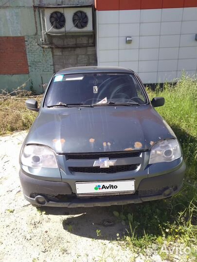 Chevrolet Niva 1.7 МТ, 2013, битый, 100 000 км
