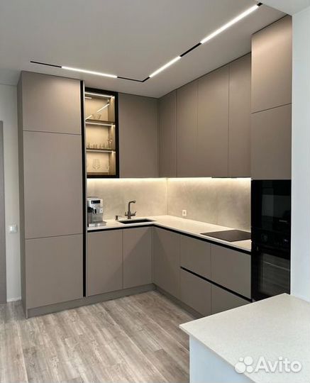 Кухня до потолка угловая