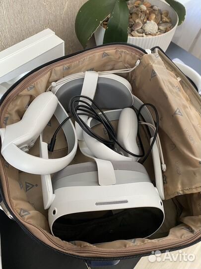 Vr шлем pico 4 256 гб с комплектом