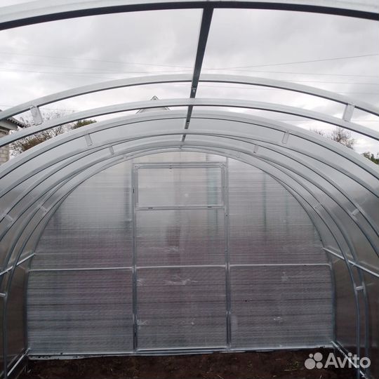 Парник из поликарбоната