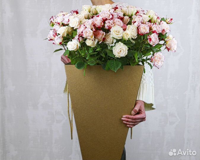 Букет из 19 высоких кустовых роз (Кения)