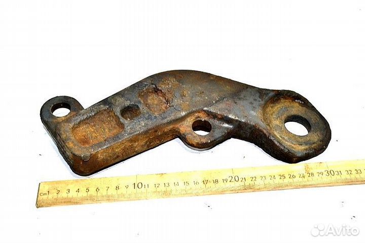 Кронштейн амортизатора переднего моста, нижний лев