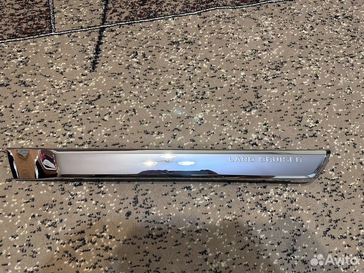 Молдинг на дверь левый задний toyota land cruiser