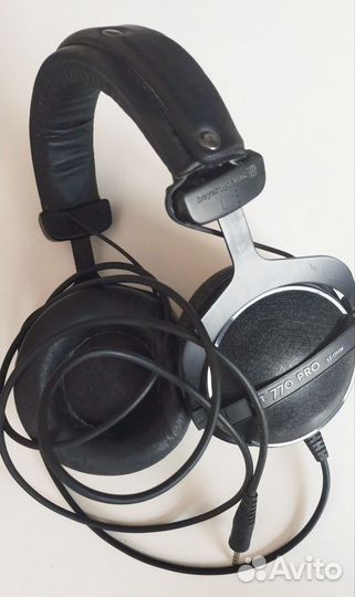 Проводные наушники