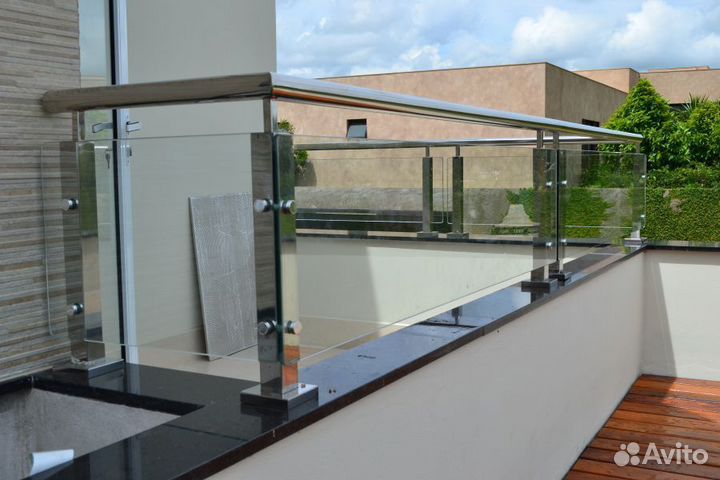 Стеклянные ограждения перил