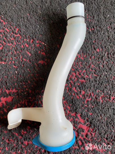 Горловина бачка омывателя