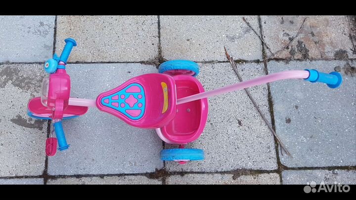 Трехколесный велосипед для малышей