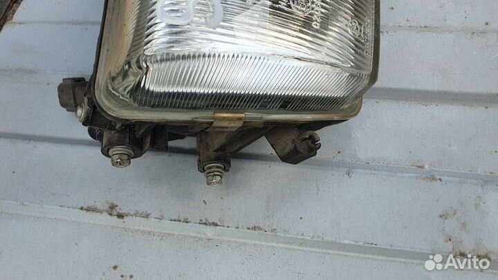 Фара правая Nissan Sunny 1990-2000