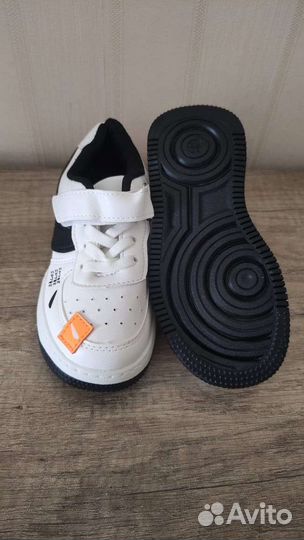Кроссовки детские новые