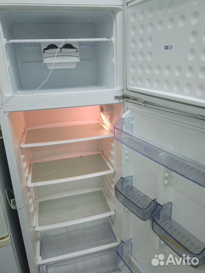 Холодильник zanussi
