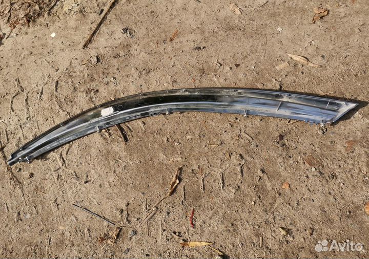 Накладка / ресничка бу правой фары Corolla 180