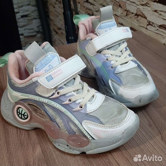 Кроссовки для девочки