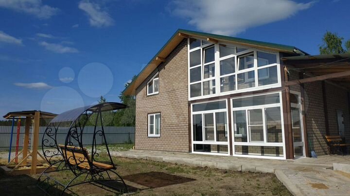 Коттедж 180 м² на участке 8 сот.