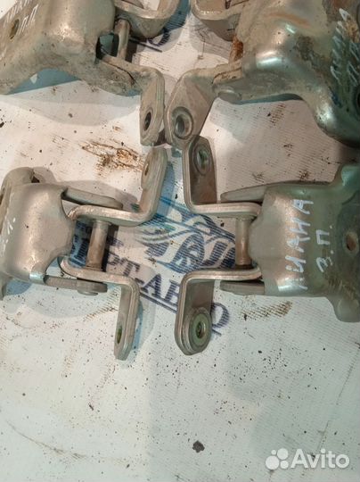 Петля двери Suzuki Liana I (2001—2006)