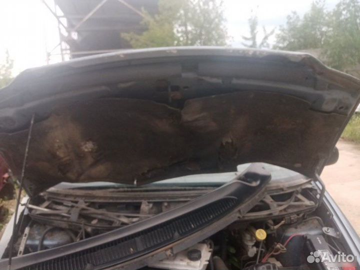 Капот Chrysler Voyager 3 1999