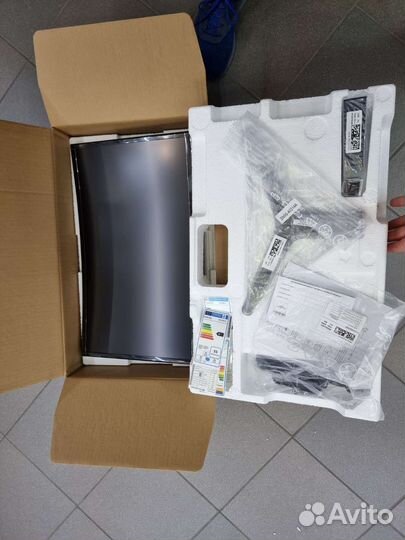 Монитор Samsung C24F396FHI