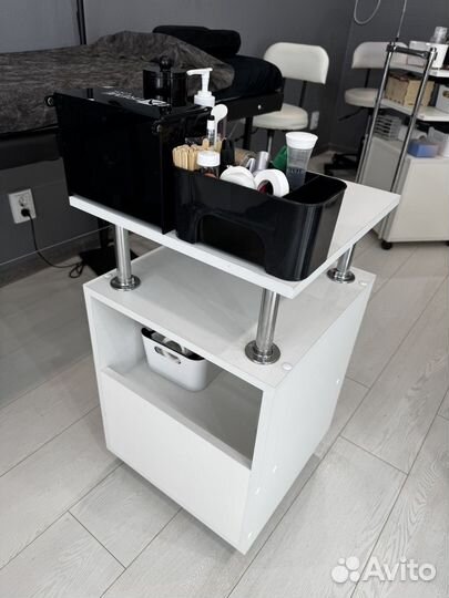 Тумба для педикюра или ресниц