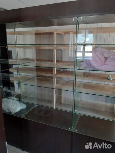 Стеллажи, полки, витрины