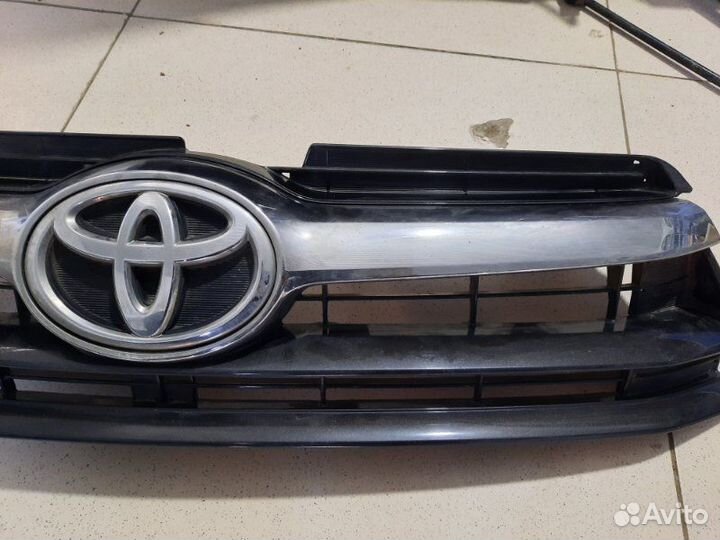 Решетка радиатора передняя Toyota Hichlander 3