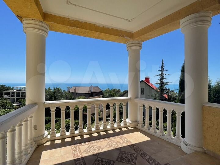 Дом 279 м² на участке 7,7 сот.