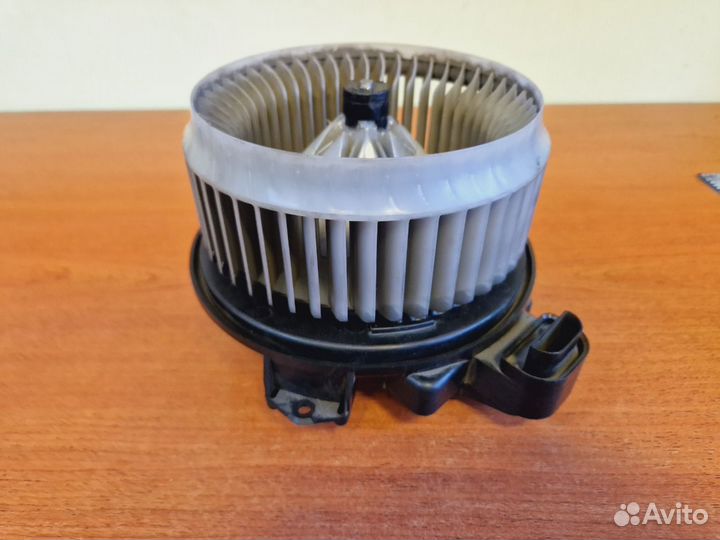 Мотор отопителя салона Toyota Prado150 Lexus460