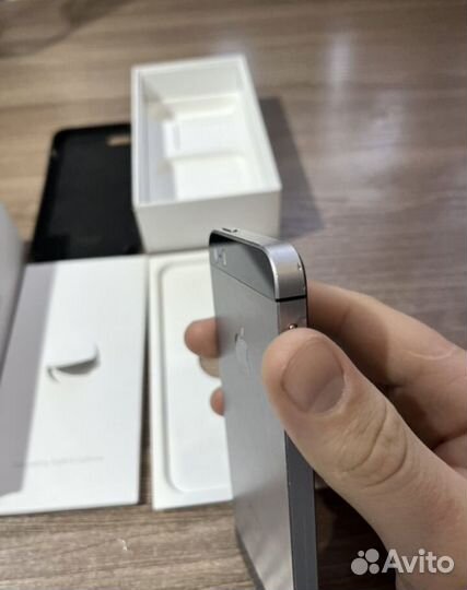 iPhone SE, 16 ГБ