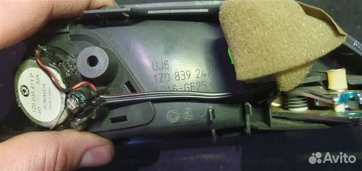 Ручка двери задней внутренняя левая Skoda Octavia