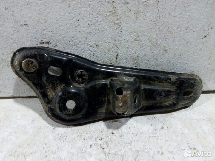 Кронштейн подрамника Lexus Es