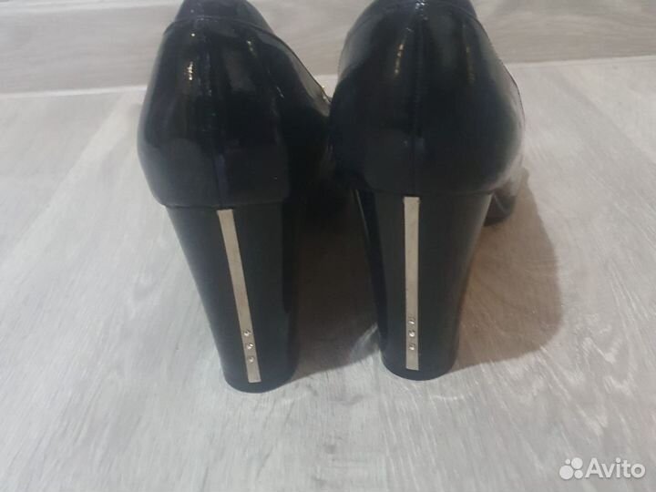 Туфли новые 39-40