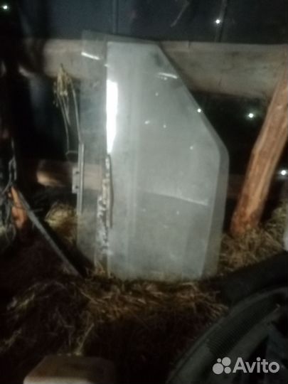 Левое стекло двери 2108