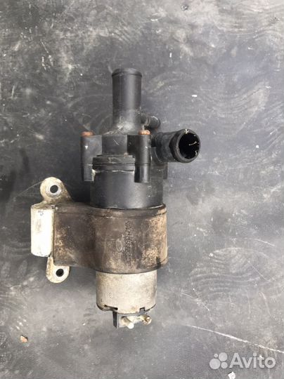 Насос антифриза дополнительный Mercedes w210