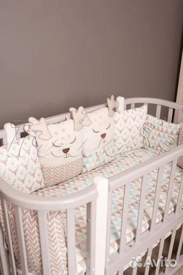 Детская кроватка с маятником