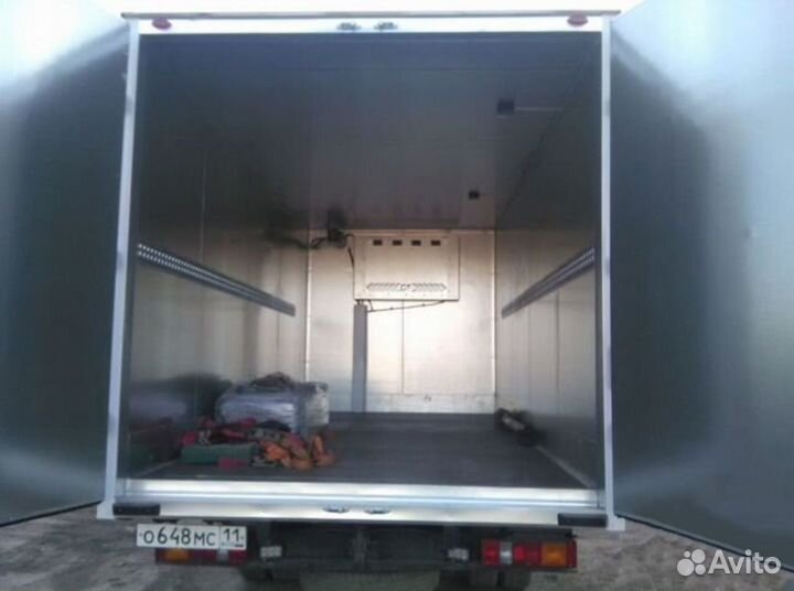 Фургон рефрижератор на газон