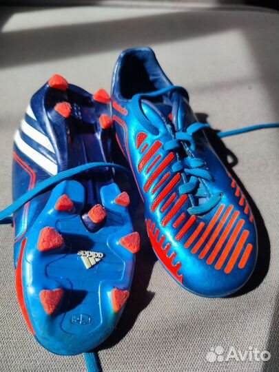 Футбольные бутсы adidas предатор