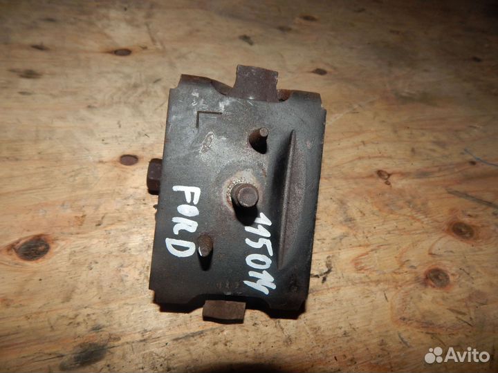 Подушка двигателя