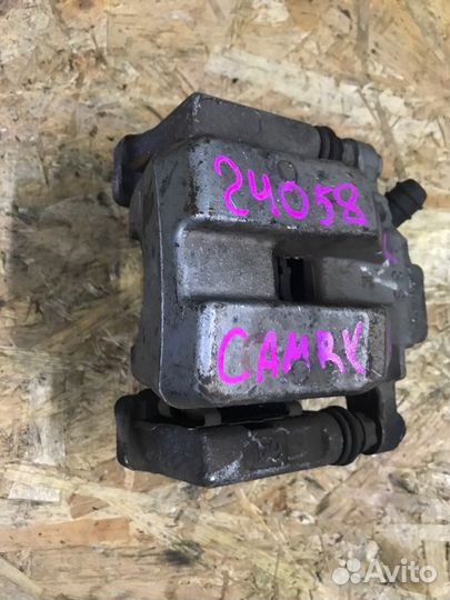 Суппорт задний левый Toyota Camry 50 2012