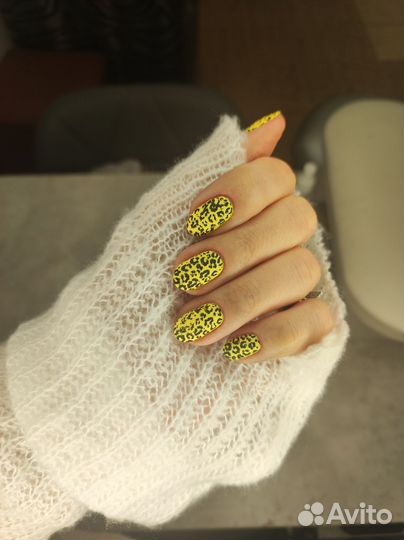 Услуги маникюра: гель-лак, наращивание, лак