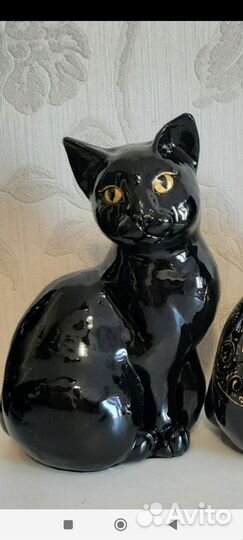 Кошка черная