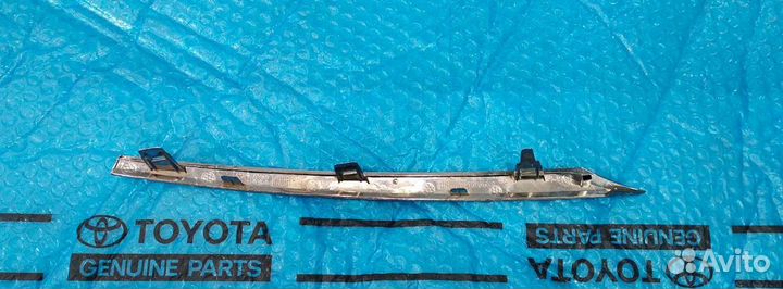 Хром решетки радиатора Corolla 180 левый 13-16