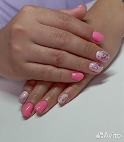 Требуется модель на маникюр